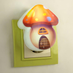 2802332 Ночник пластик от сети "Домик-грибок" МИКС 8х7х2,5 см