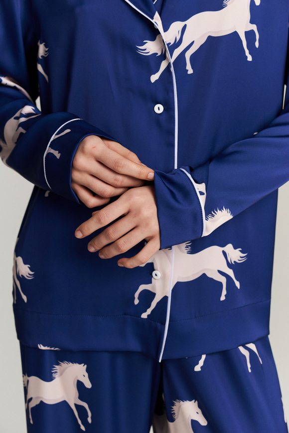 Шелковая блуза с кантом - белые лошади