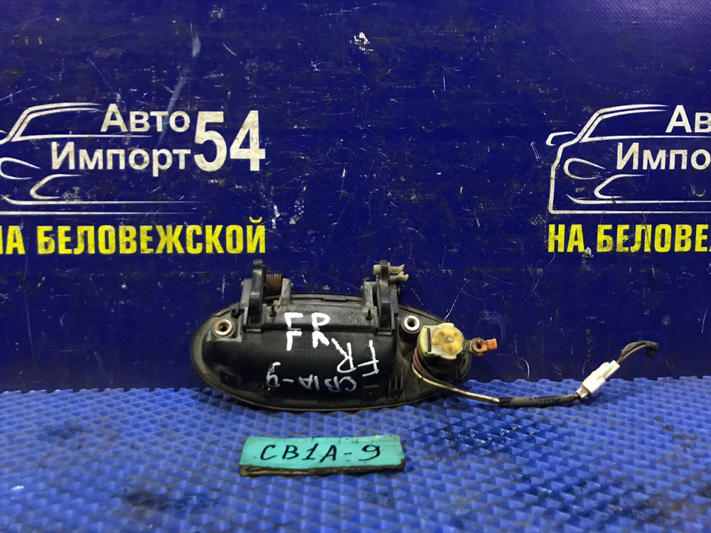 Ручка двери передней правой внешняя MITSUBISHI LANCER 1994