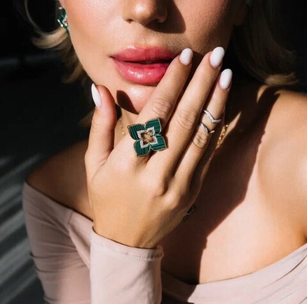 Кольцо "TRUE FLOWERS" в золочении с малахитом