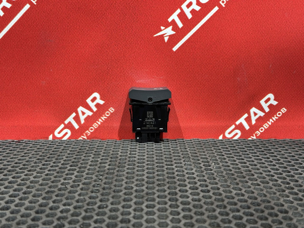 Кнопка люка