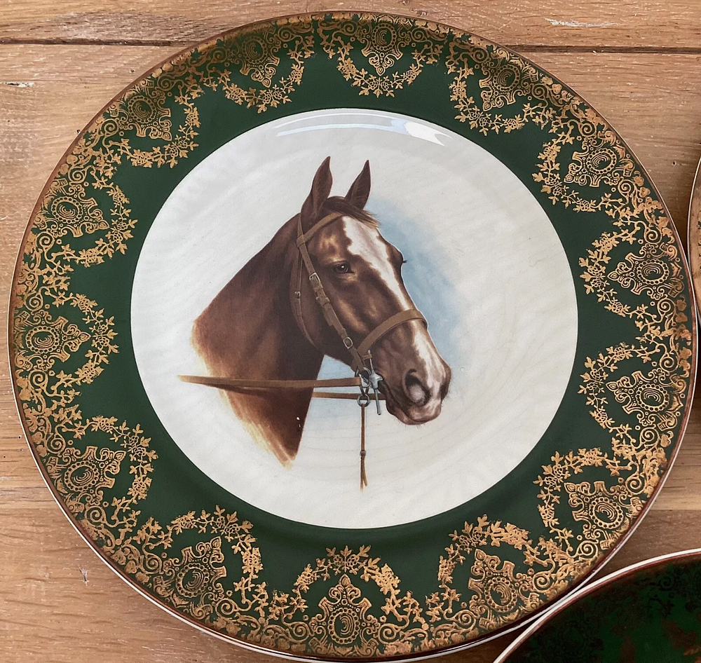 Винтажная коллекционная декоративная кабинетная тарелка с изображением лошади