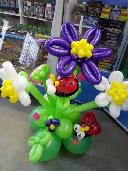 Лужайка с божьими коровками