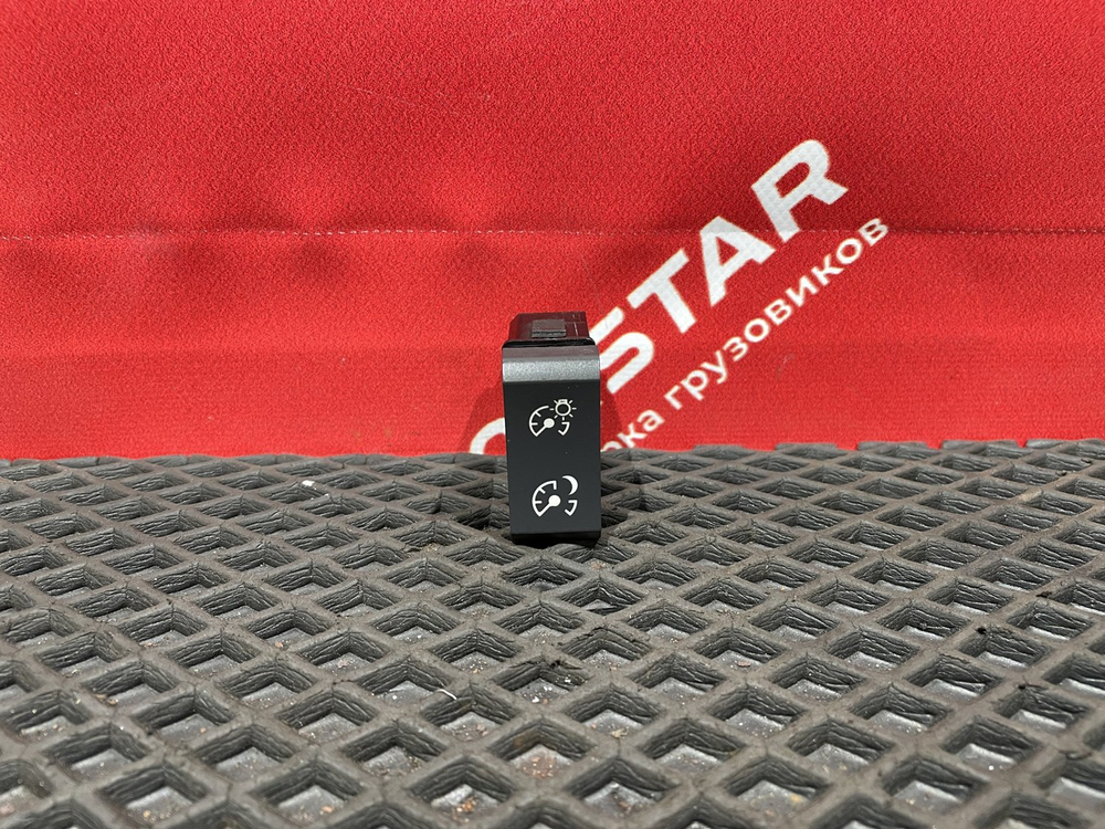 Кнопка освещения панели приборов