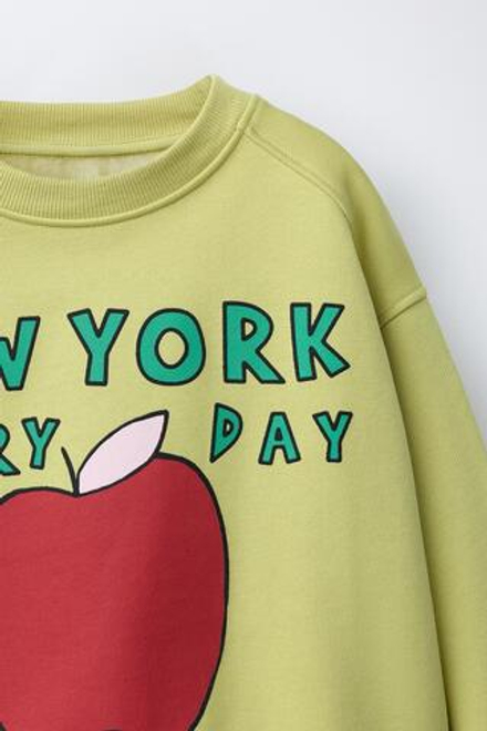 ZARA ТОЛСТОВКА С ПРИНТОМ «ЯБЛОКО», ЗЕЛЕНЫЙ