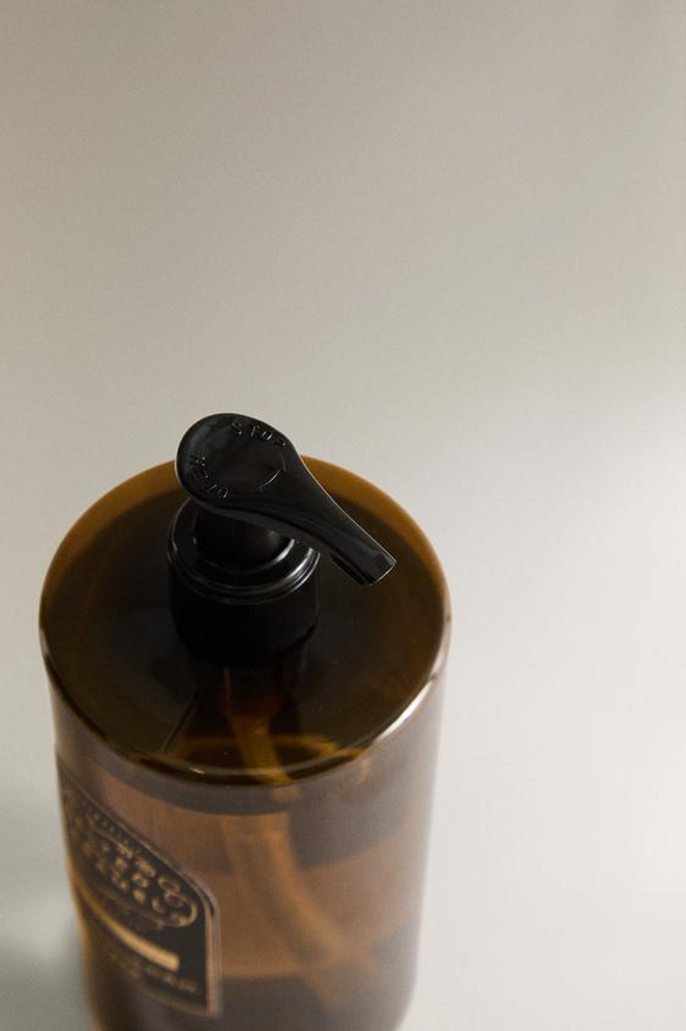 ZARA HOME ЖИДКОЕ МЫЛО С СОЛЕНОЙ КАРАМЕЛЬЮ (500 мл)