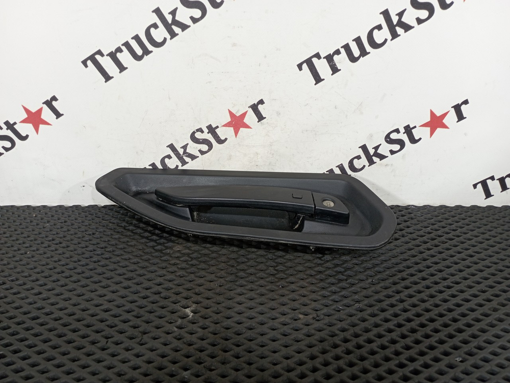 Ручка двери наружная правая 2023г.