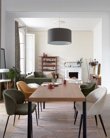 Стул Minna из зеленого бархата на стальных ножках с черной отделкой La Forma Испания 