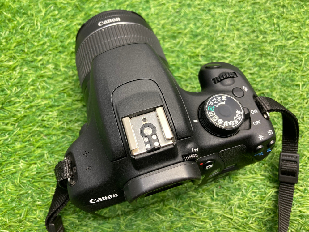 Canon 1200D Kit 18-55mm 3.5-5.6 III 2900 кадров