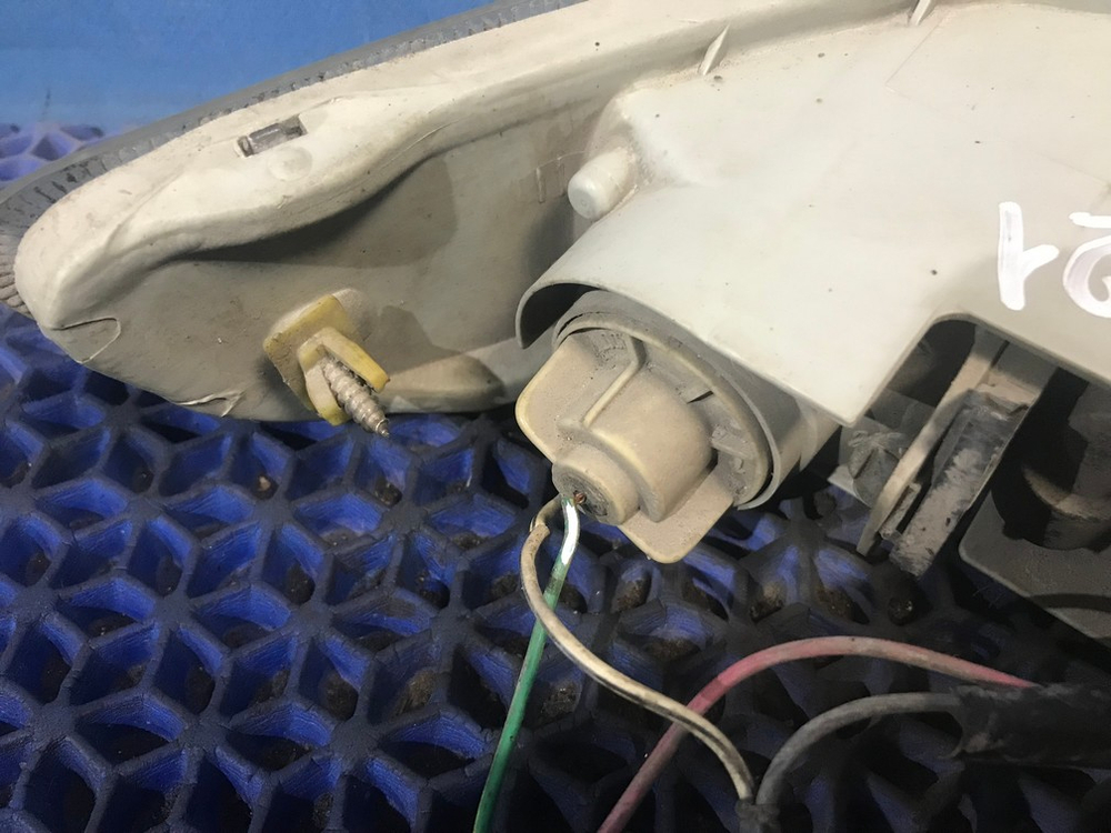 Туманка левая TOYOTA CARINA 1994