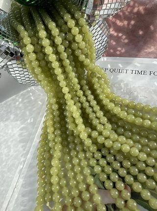 Нить бусин из тонированного кварца 8мм, гладкие