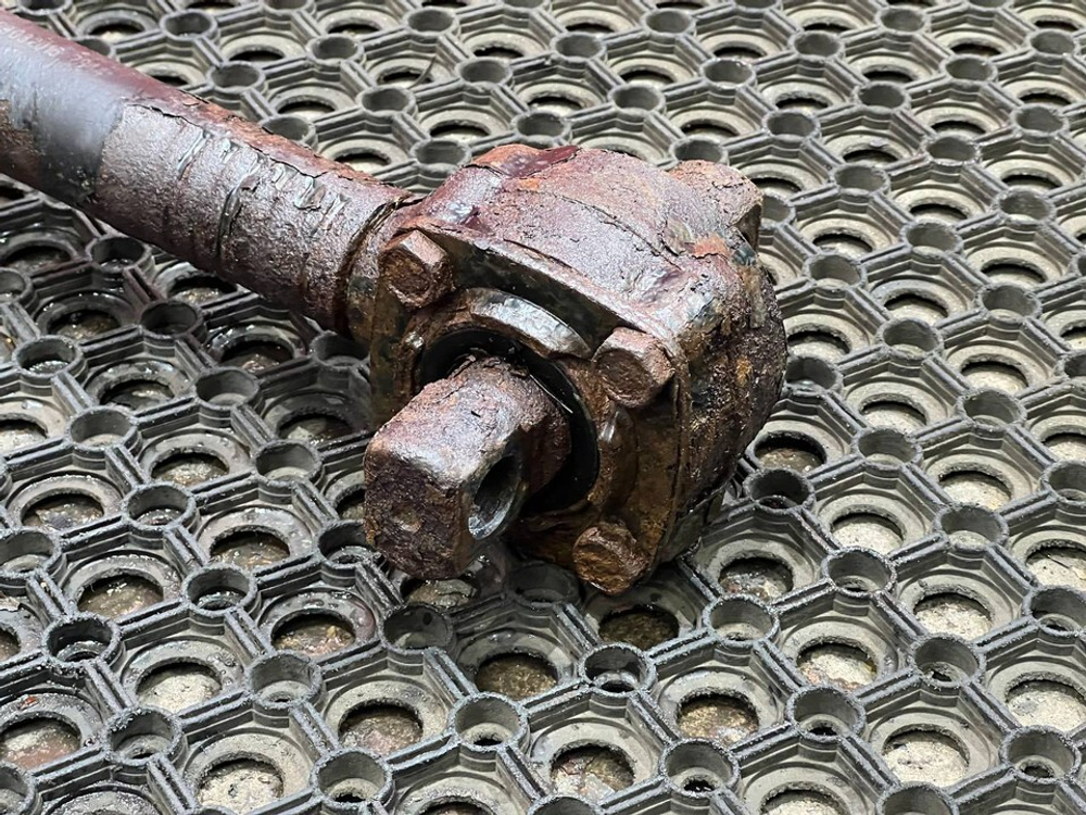 Кронштейн тяги реактивной в сборе