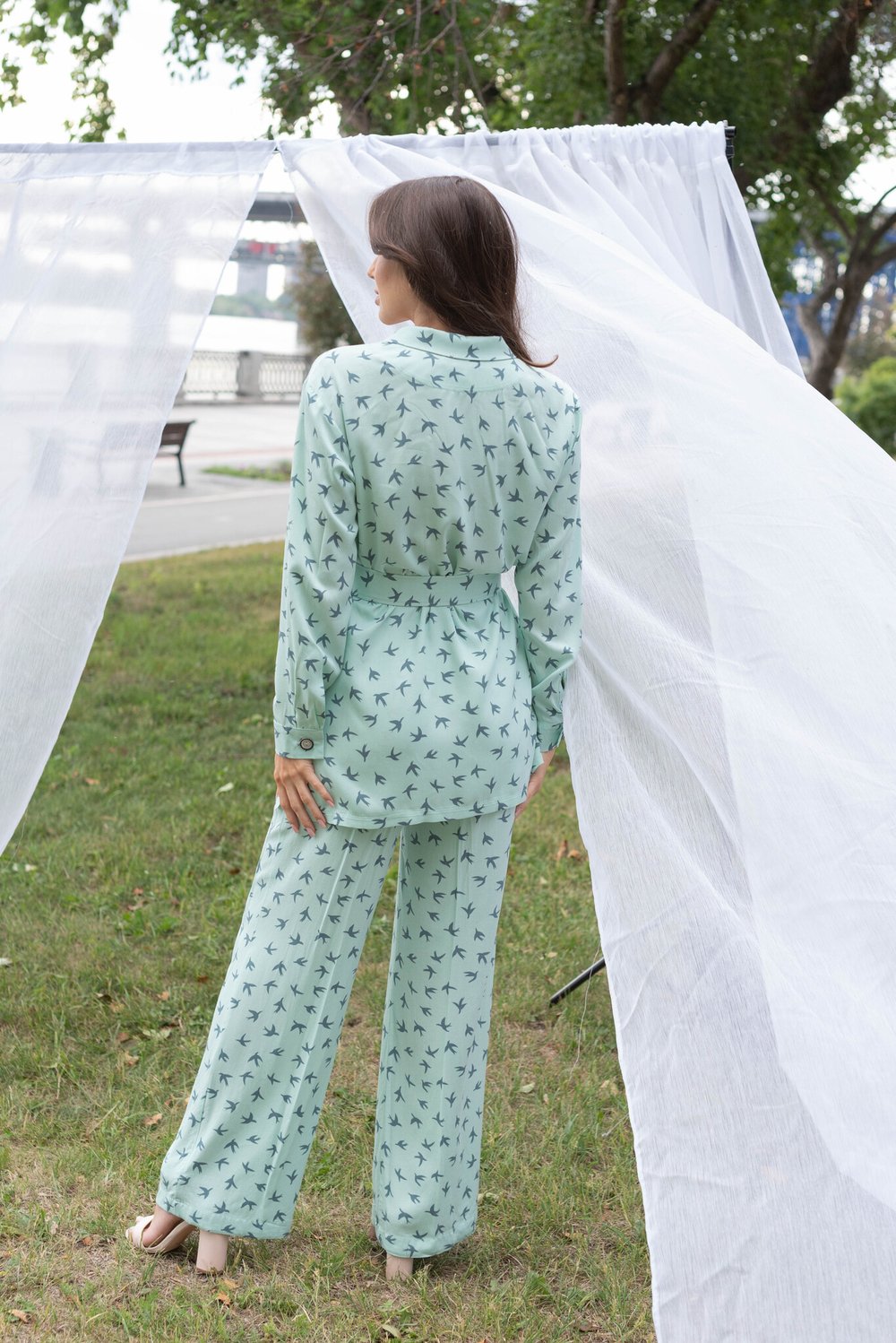 Костюм с птичками в бирюзовом цвете из вискозы