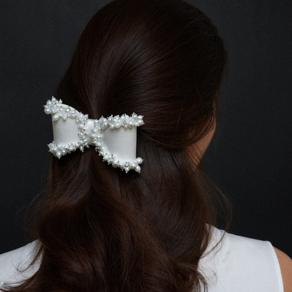 Бант-бабочка с жемчугом по контру