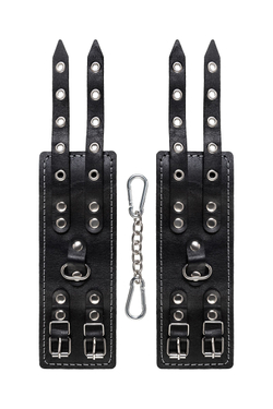Черные кожаные наручники с двумя ремнями и красной подкладкой