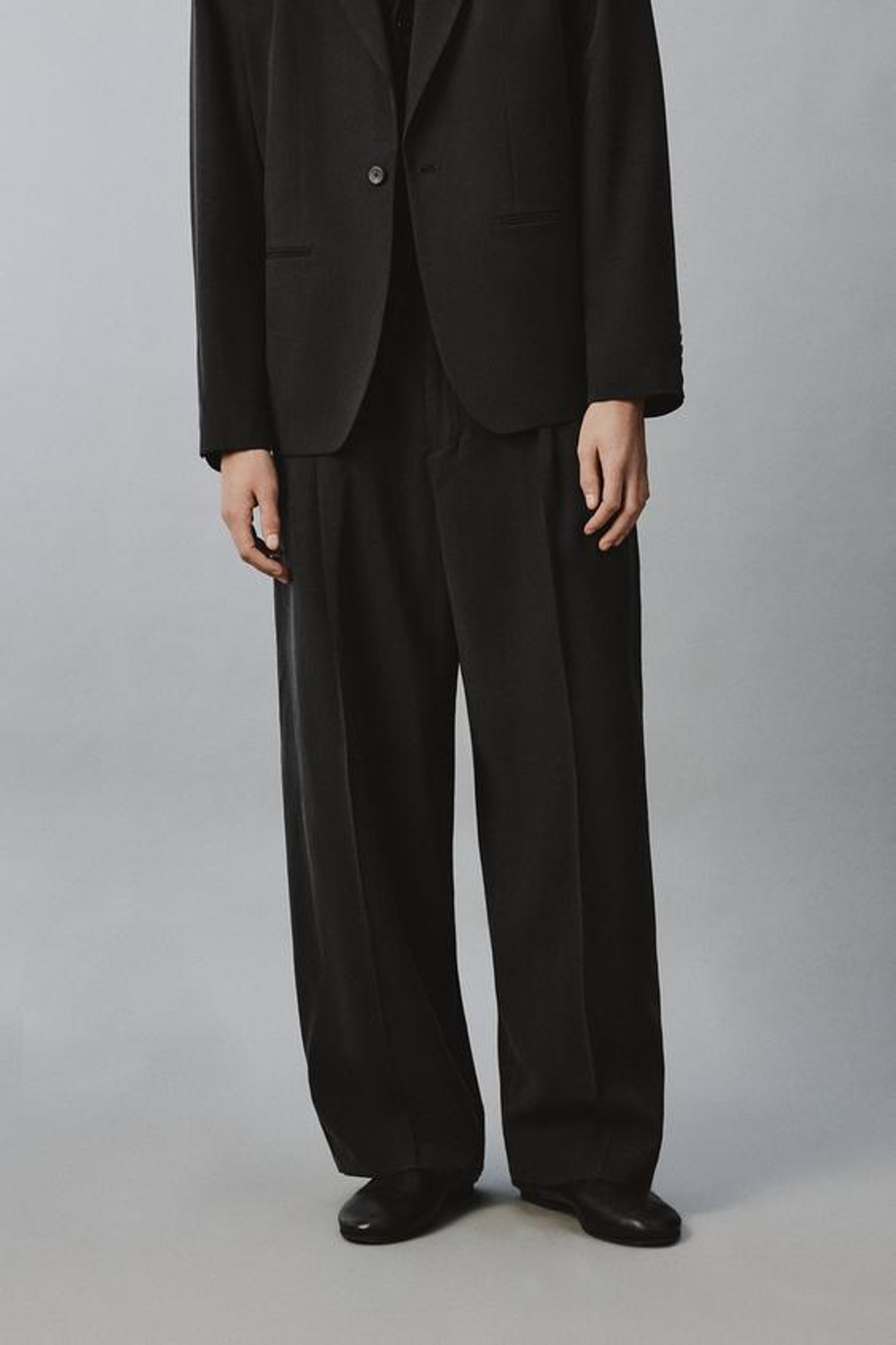 ZARA СТРУЯЩИЕСЯ БРЮКИ RELAXED FIT, ЧЕРНЫЙ