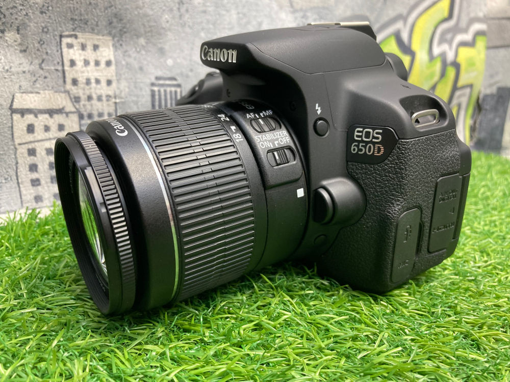 Canon 650D kit 18-55mm 3.5-5.6 IS II 2.500 кадров