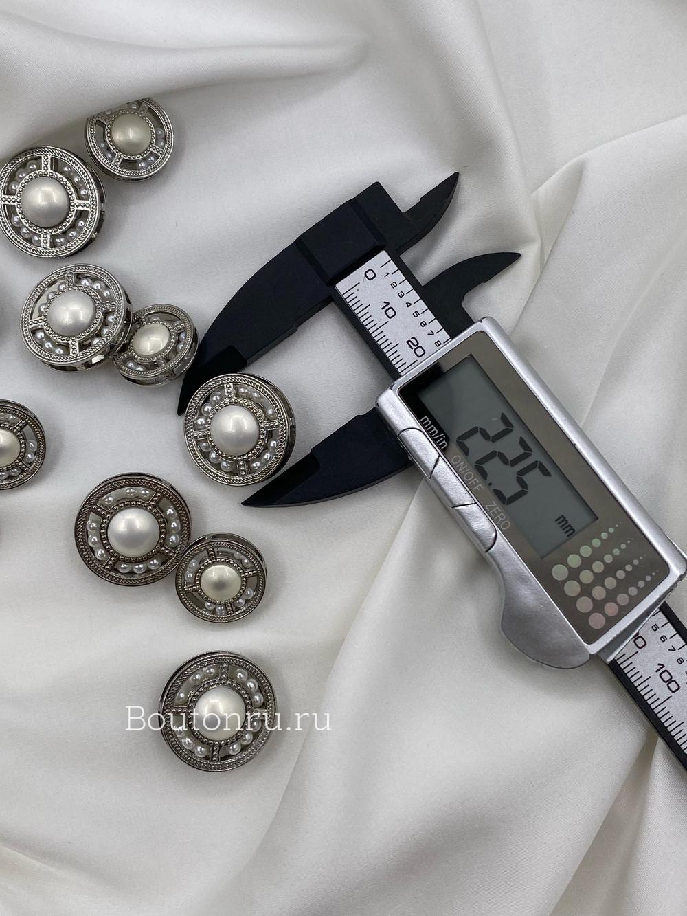 Пуговицы серебряные с подвижным  жемчугом
