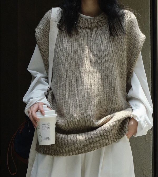 Жилет из шерсти с круглым вырезом