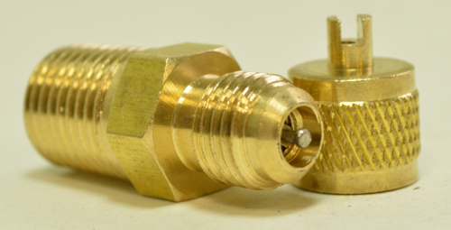 Штуцер U1-4B (1/4" SAE-1/4" NPT) с ниппелем и колпачком