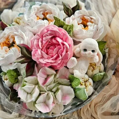 Фотография Зефирные цветы в тубусе «Зайка» / 25 см купить в магазине Афлора