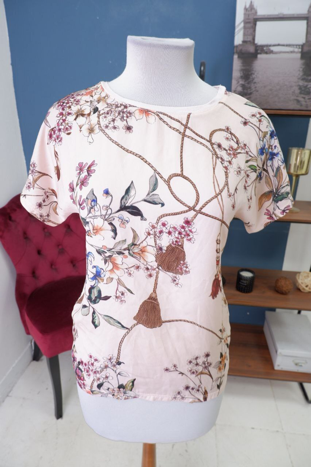 Блузка с красивым принтом 46 размер