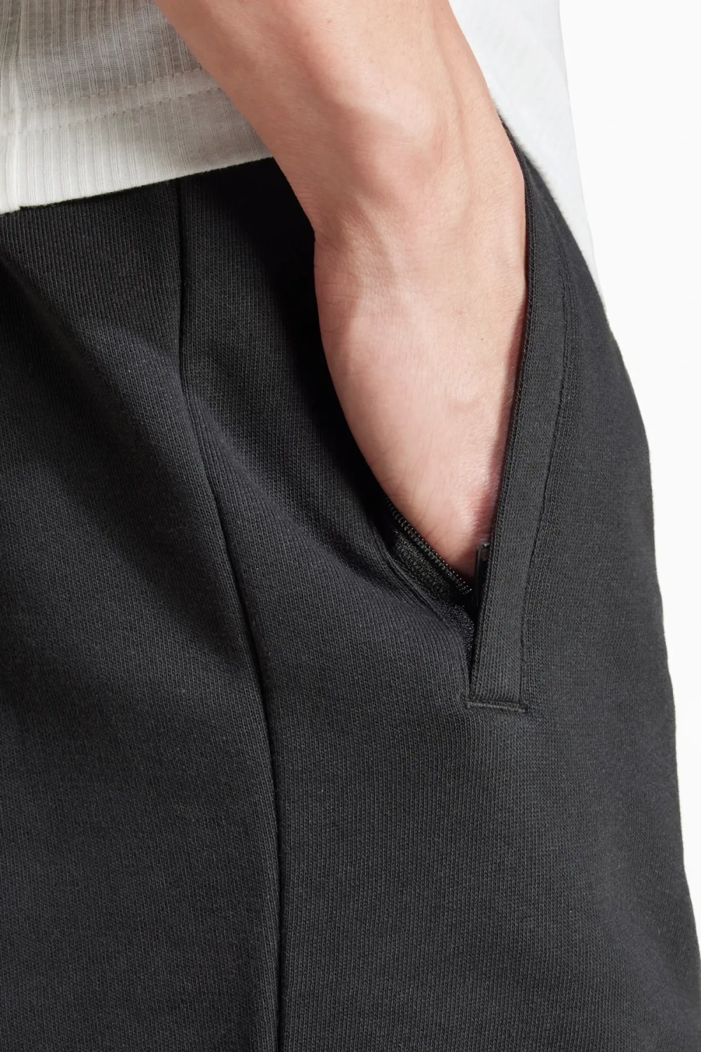 Шорты adidas Essentials Trefoil - черный