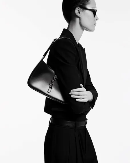Сумка Saint Laurent Le 5 à 7 Hobo розовый