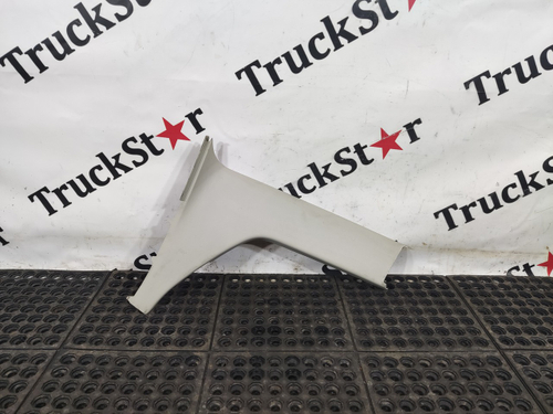 Накладка стойки задней левой