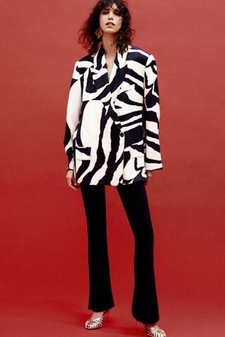 ZARA БЛЕЙЗЕР С АНИМАЛИСТИЧЕСКИМ ПРИНТОМ — ZW COLLECTION, БЕЛЫЙ/ЧЕРНЫЙ