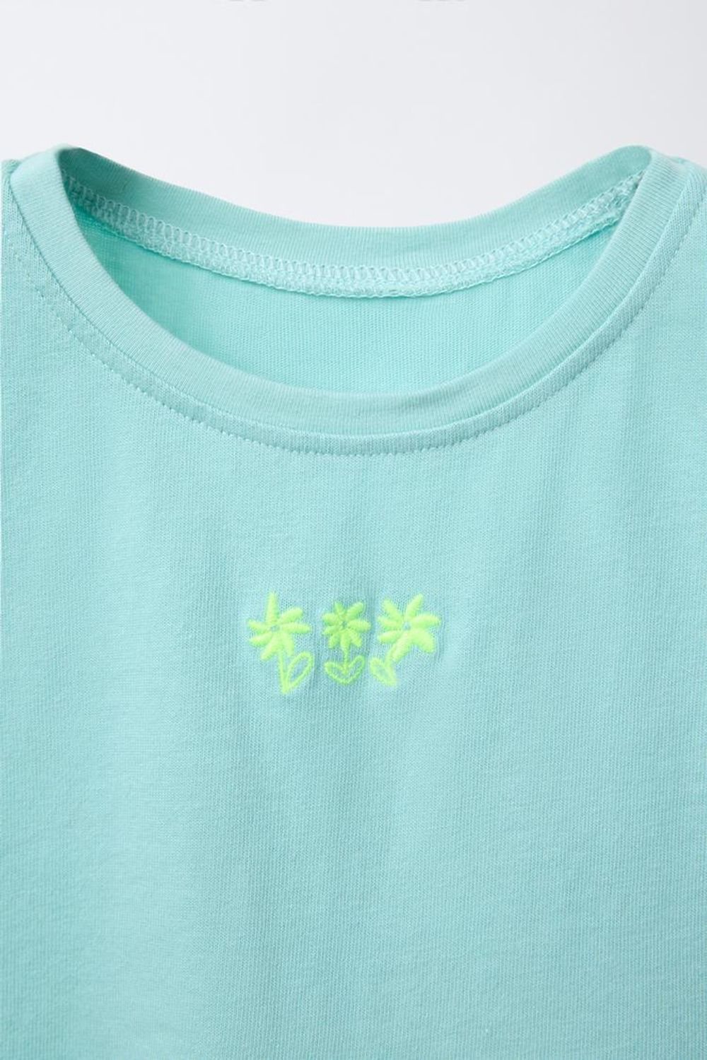 ZARA БЛУЗА С КОНТРАСТНОЙ РЕЛЬЕФНОЙ ВЫШИВКОЙ, БИРЮЗОВЫЙ