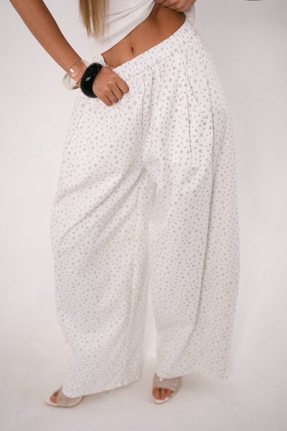 Брюки на резинке из хлопка в мелкий цветочек