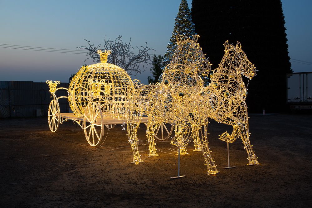 световая конструкция "Карета с лошадьми"