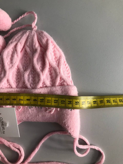 Шапка с помпонами