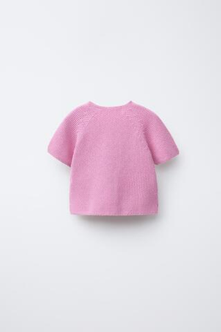 ZARA ТРИКОТАЖНЫЙ ТОП С КОРОТКИМИ РУКАВАМИ И ВЫШИТОЙ НАШИВКОЙ, РОЗОВАТЫЙ