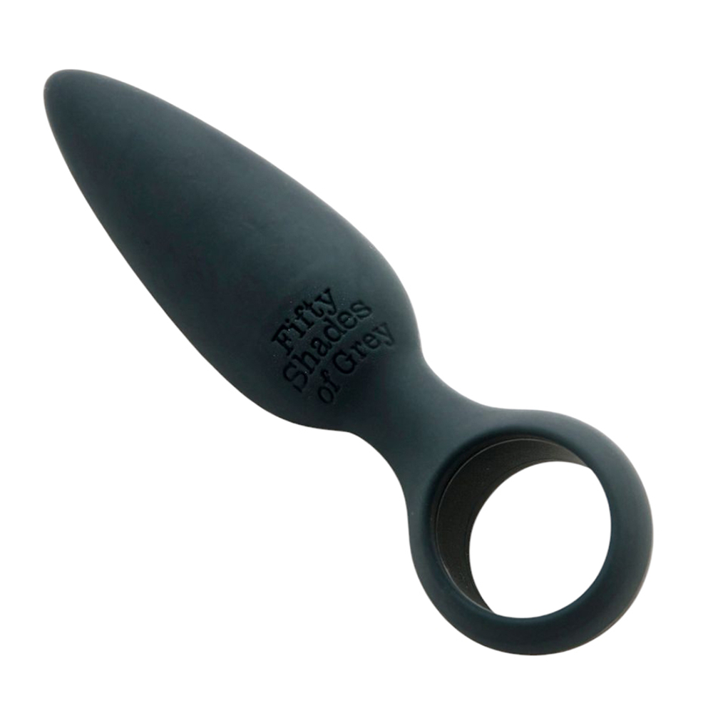 Черная анальная втулка 11,4см с кольцом на основании Fifty Shades of Grey Something Forbidden Silicone Butt Plug