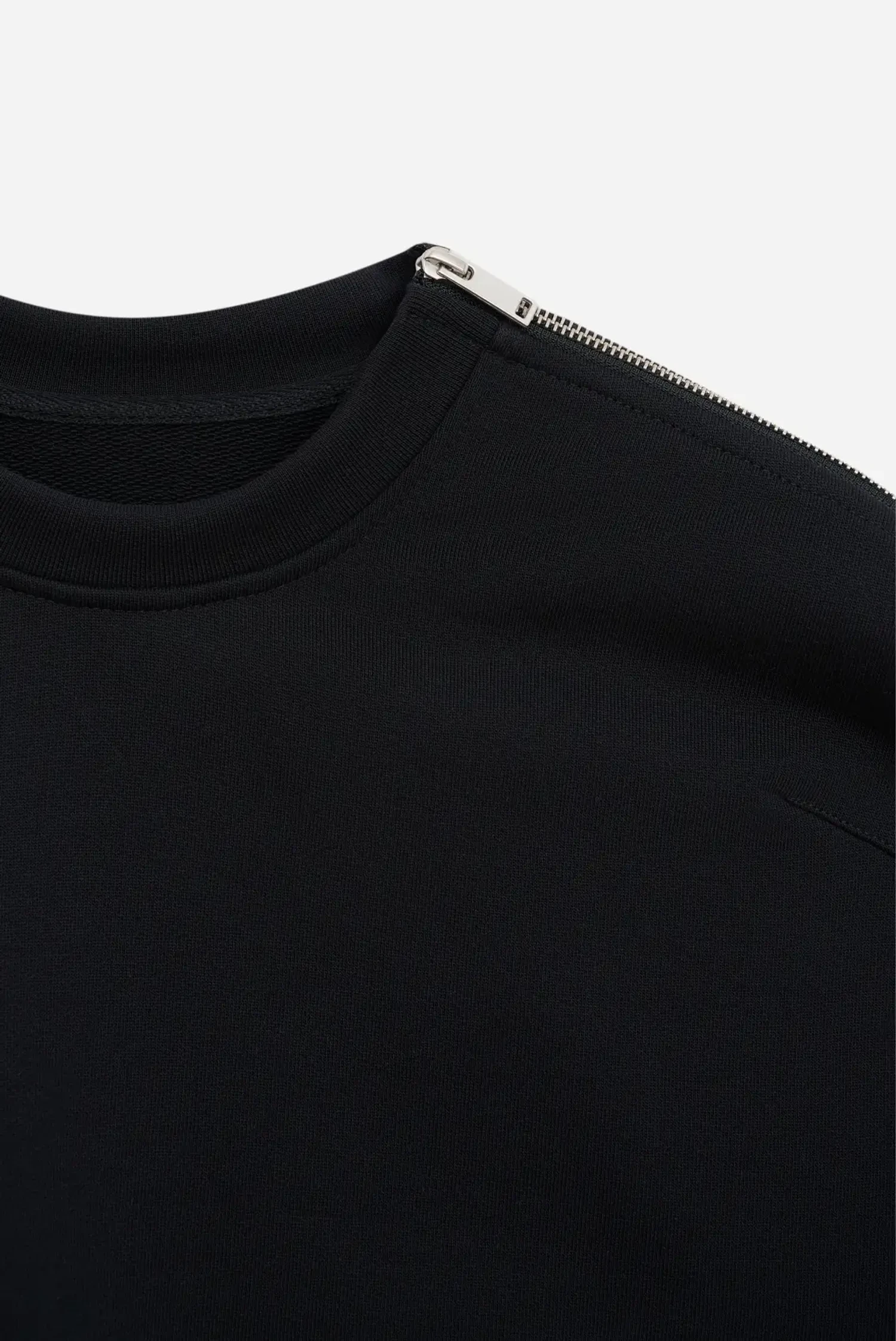 Свитшот с молнией на плече