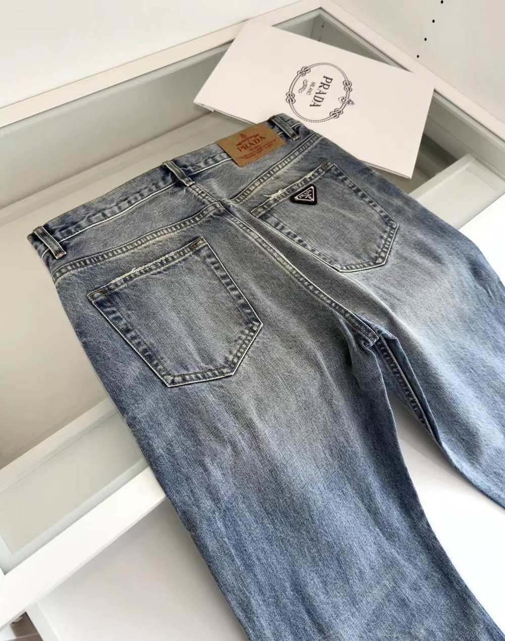 Джинсы Prada