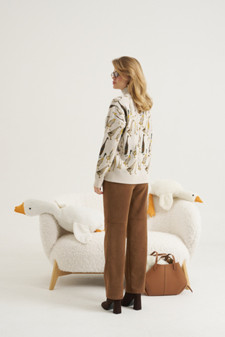 Джемпер бежевый с принтом