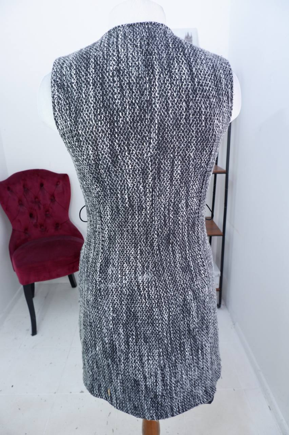 Жилетка длинная и теплая, визуально на 44 размер