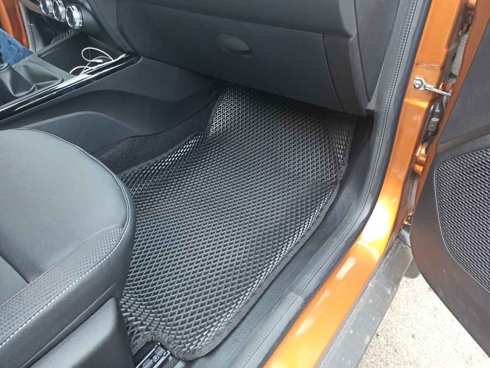 Автоковрики для Renault Duster II. С установленными пластиковыми защитами ковролина. (2021--&gt;)