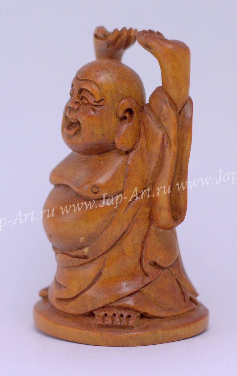 Нэцкэ Хотей с поднятыми руками