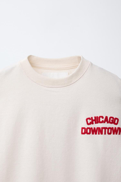 ZARA ФУТБОЛКА С ВЫШИТОЙ НАДПИСЬЮ, ЭКРЮ