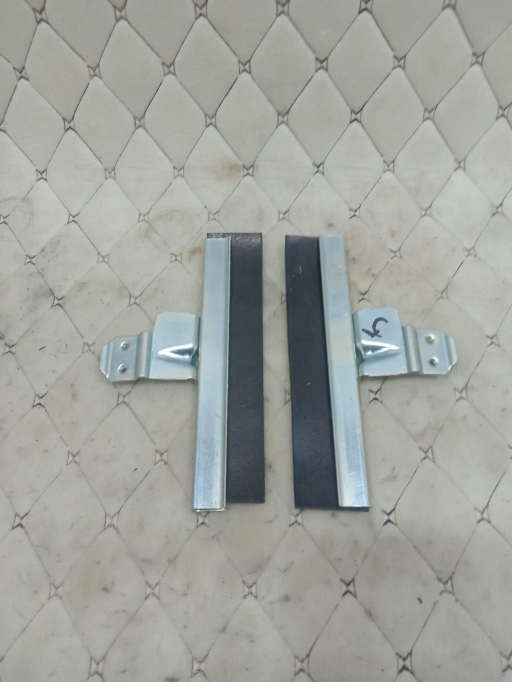 Планка стекла с резиной ВАЗ 2105, 2107 пара