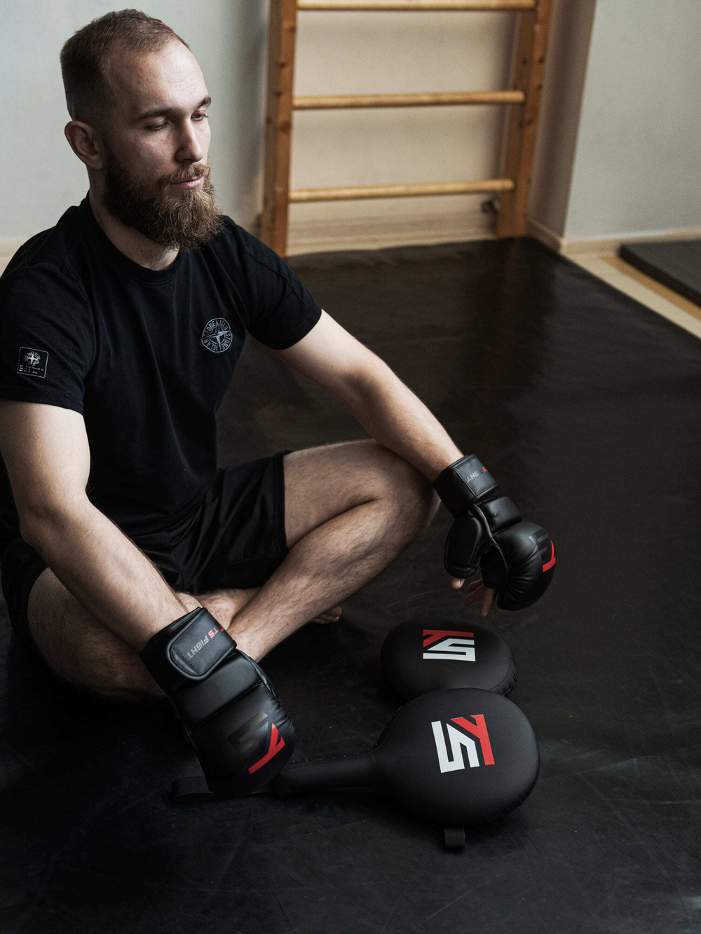 Перчатки для ММА черные Tomorrow Star