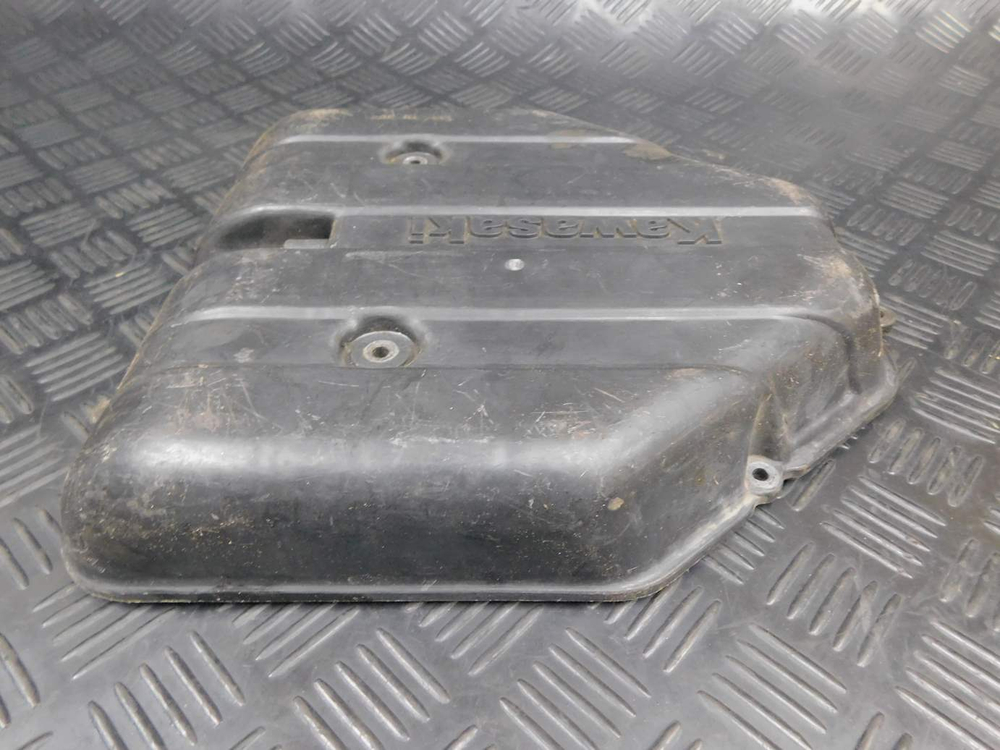 Пластик корпуса фильтра Kawasaki ZZR 400 98 052961