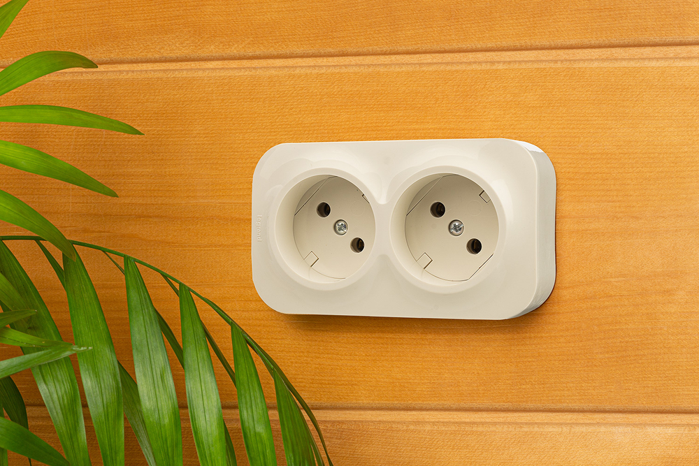 Розеточный блок двойной без заземления без шторок IP20 16А 250В слоновая кость Quteo Legrand