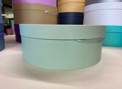 Короткая коробка 40 см Цвет;Светло изумрудный. В розницу 850 рублей.