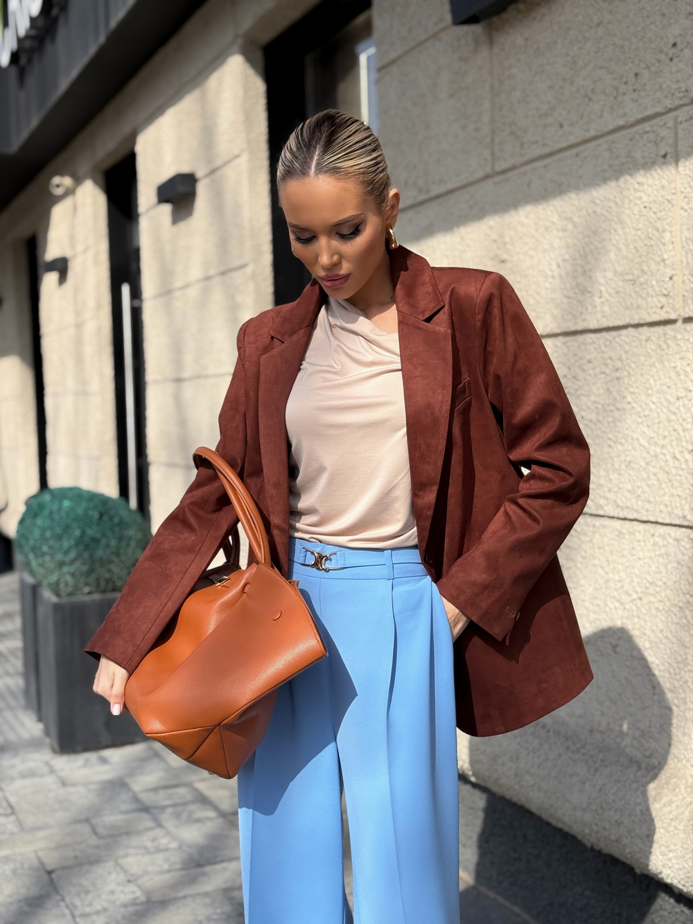 Брюки-трубы со стрелками и поясом