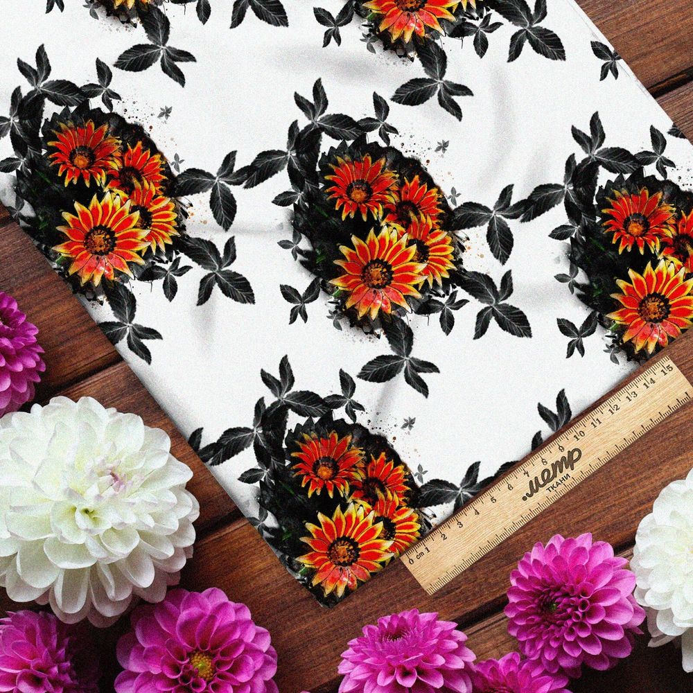 Ткань блэкаут цветы с черными листиками